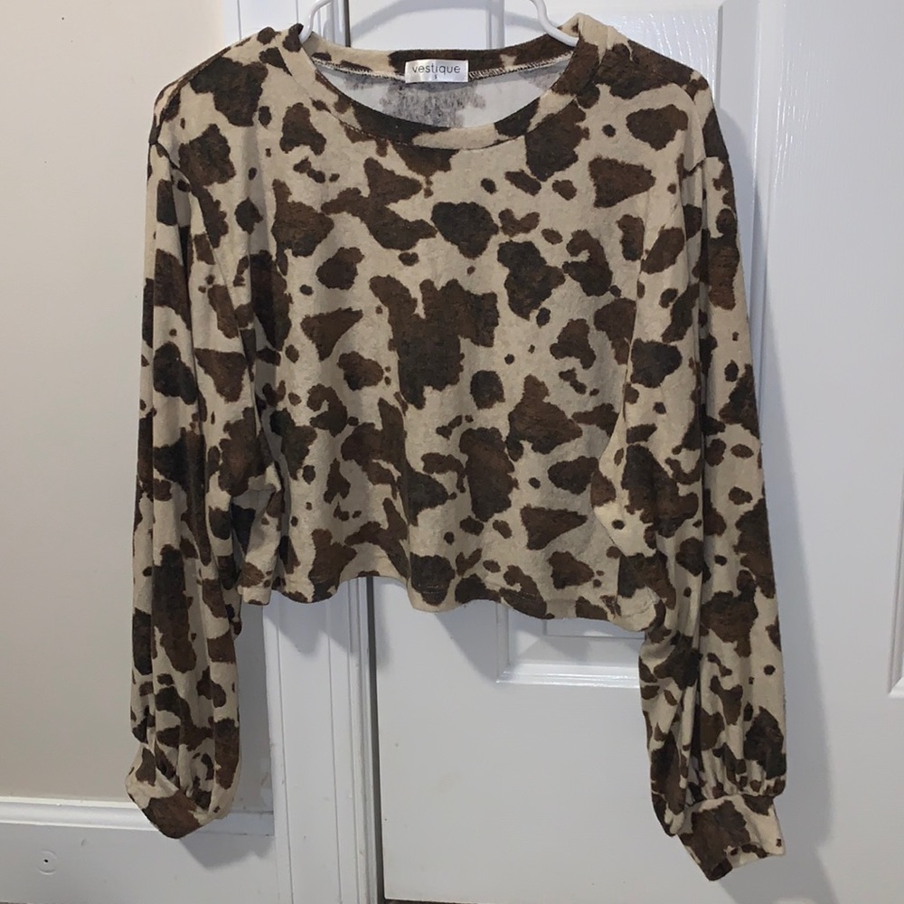 Vestique cow print cropped long sleeve top